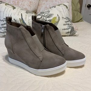 CCOCCI Brand New wedge sneakers GRAY size 8
